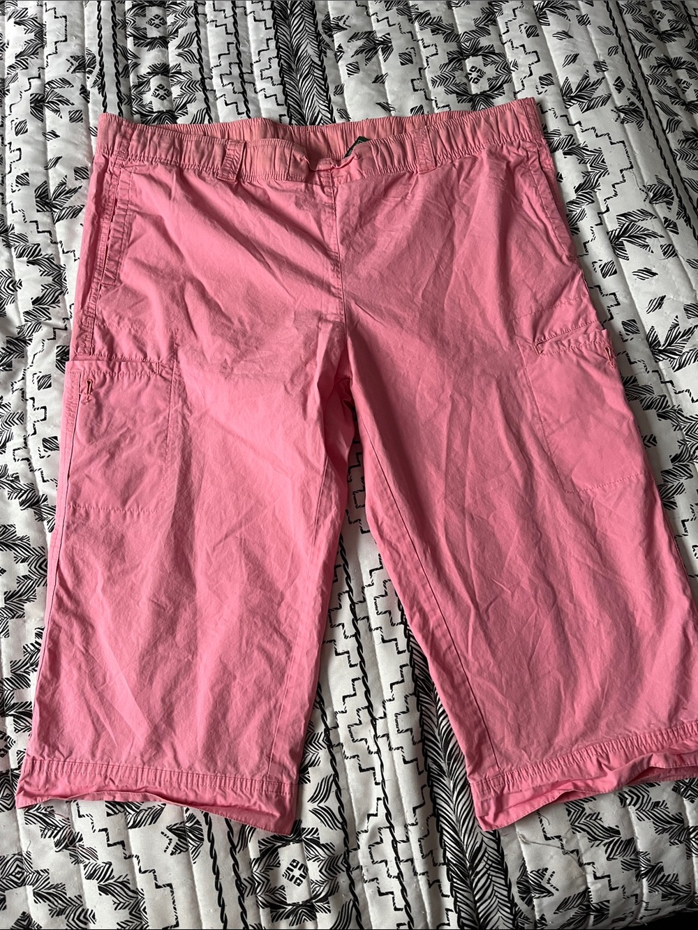 Lemongrass Studio Pink Capri Shorts Size L